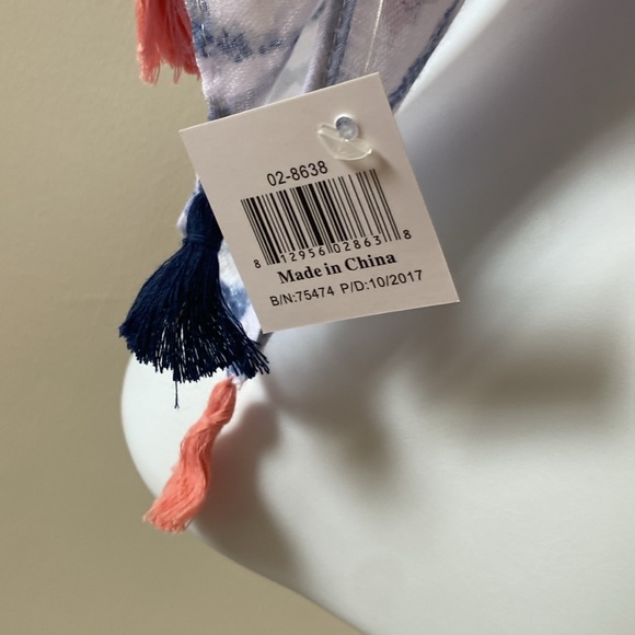 Scarf. New with tag. 50% cotton 50% Viscose. - Picture 5 of 5